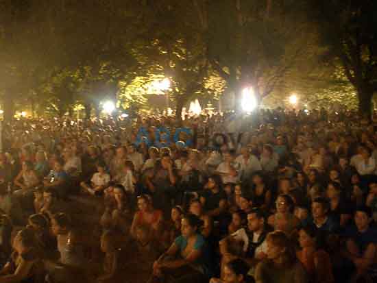 Gran marco de público para la película Belgrano Gran marco de público para la película Belgrano