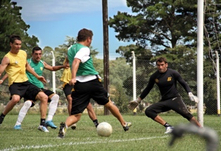 Santamarina invita a dos amistosos