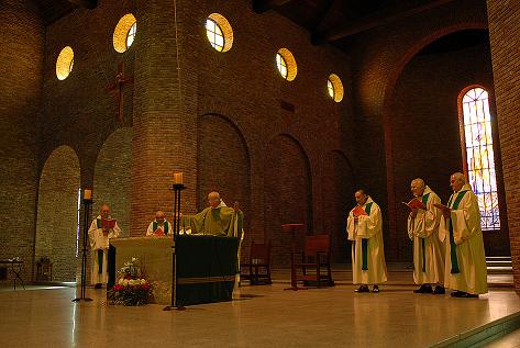 Celebracin de la Vigilia Pascual en el Monasterio Trapense de Azul