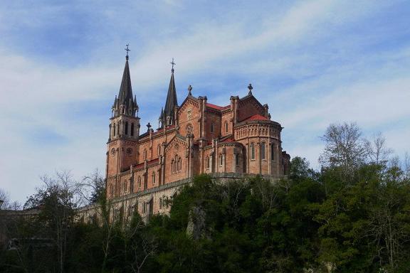 Covadonga, naturaleza y fe en los Picos de Europa