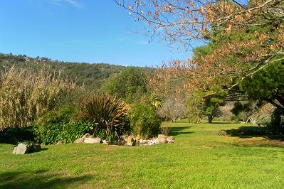 Botnica Serrana, un paraso ajardinado al pie de La Barrosa