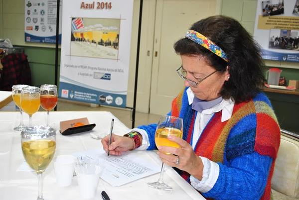 INTA junto a los apicultores en ExpoMiel Azul 2014