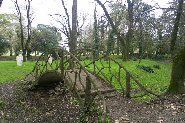 El Parque diseado por Thays a orillas del Azul