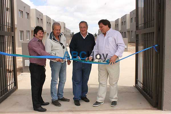 Lunghi en la entrega de viviendas del Desarrollo Palermo Norte