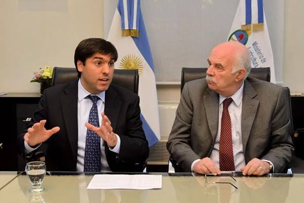 Diego Bossio junto al Ministro de Agricultura y 12 Intendentes por Pro.Cre.Ar.